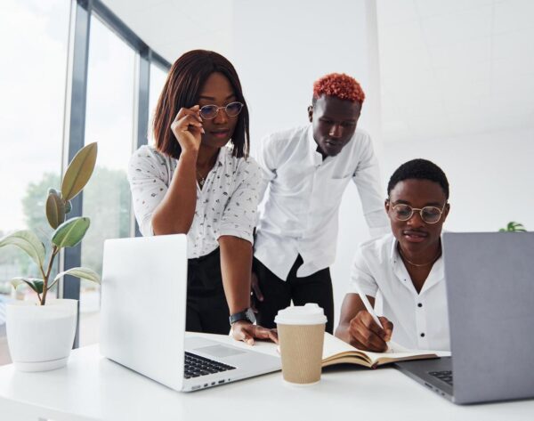using-same-laptop-for-the-project-group-of-african-american-business-people-working-in-office-together-free-photo